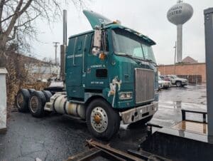 1984 WHITE ROAD COMMANDER II TRUCK TRACTOR